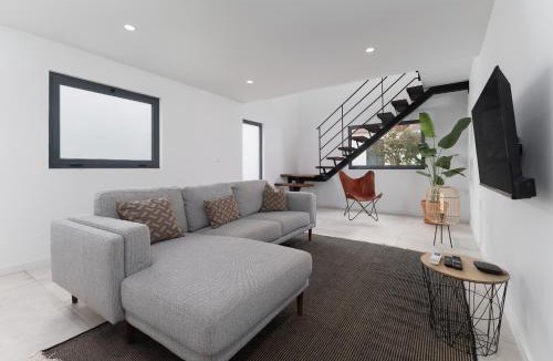 Sao Miguel do Rio Torto House | Casa de São Pedro - Bright Modern Loft in PDL