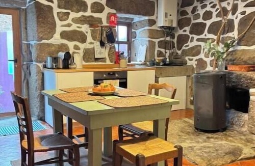 Guimaraes House | Casa do Arte - Peaceful Retreat with Pool