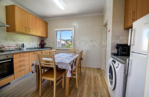 Lapa dos Dinheiros House | Casa do Beco - Fabulous 3 Bedroom House with an Office, Seia, Serra da Estrela