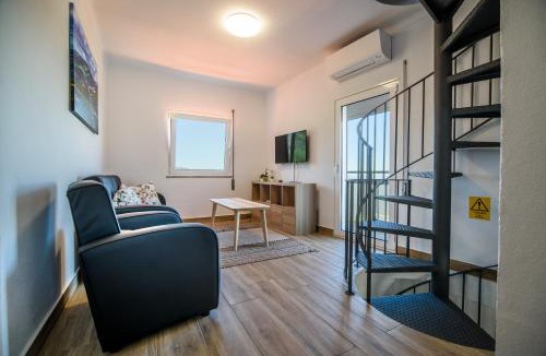 Lapa dos Dinheiros House | Casa do Beco - Fabulous 3 Bedroom House with an Office, Seia, Serra da Estrela