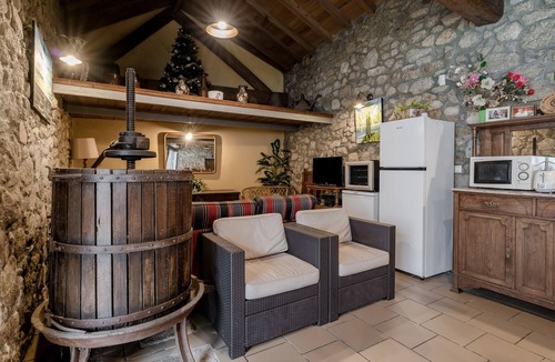 Vila do Conde Apartment | Casa do Caldas – Suite 1: Quarto com Piscina, Terraço e Wi-Fi Partilhados