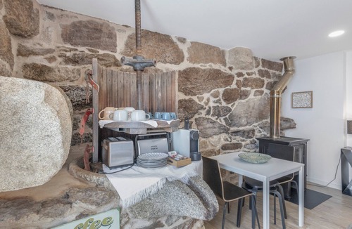 Covas House | Casa do Lagar: Mountain View, Shared Pool & Wi-Fi