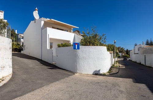 Praia da Luz Ski Chalet | Casa do Limoeiro 54 LBC by CoolHouses