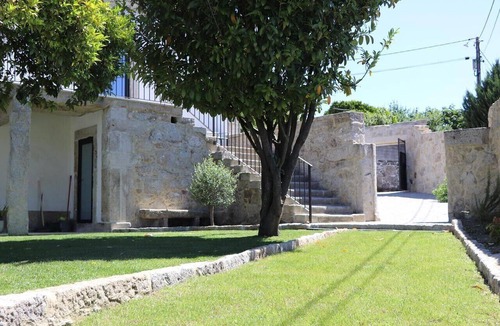 Cardielos House | Casa do Mestre – Mountain Views, Pool, and Wi-Fi