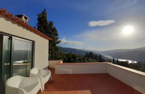 Resende House | Casa em Resende com Vista Para o Rio Douro