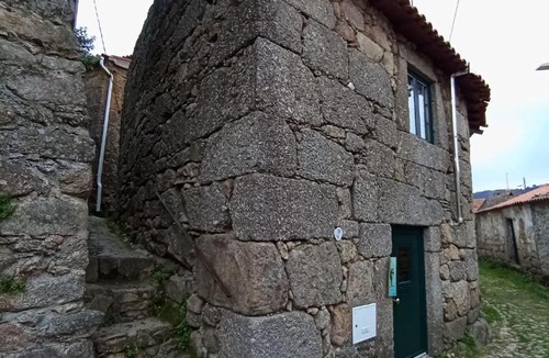 Guarda House | Casa em Vila Soeiro - Casa de Aldeia Vale do Mondego