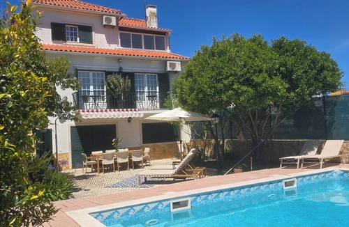 Fonte de Sesimbra House | Casa Forever Young – 2 Private Bedrooms Guest accommodation in Sesimbra