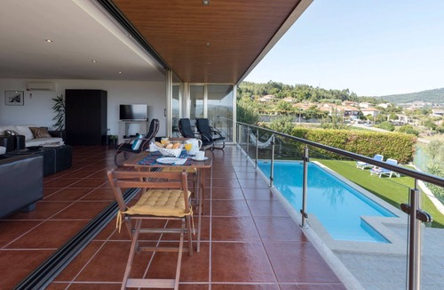 Penafiel House | Casa Guimas - Four Bedroom House, Sleeps 10