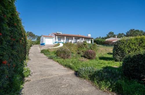 Aljezur Villa | Casa Johnson - Relaxation & Play with fenced pool