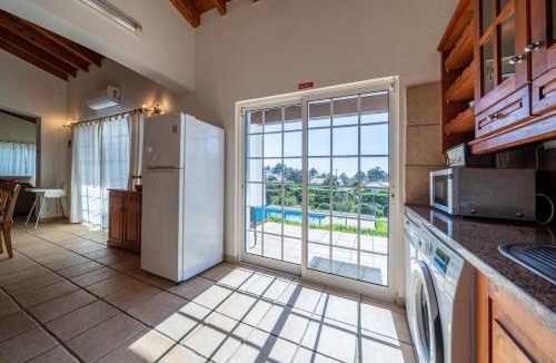 Aljezur Villa | Casa Johnson - Relaxation & Play with fenced pool