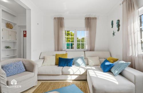 Torres Vedras House | Casa Lopes StaCruz - 3 bedrooms villa with pool and BBQ