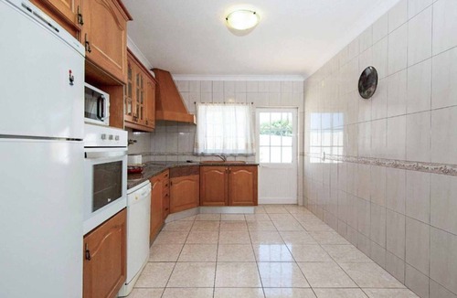 Caramujeira Villa | Casa Luz - Three Bedroom Villa, Sleeps 6