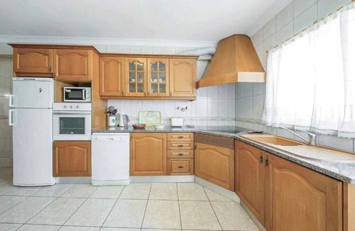 Caramujeira Villa | Casa Luz - Three Bedroom Villa, Sleeps 6