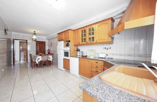Caramujeira Villa | Casa Luz - Three Bedroom Villa, Sleeps 6