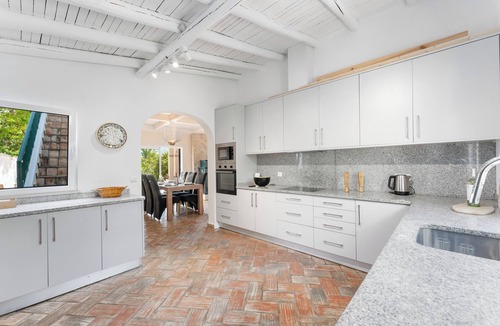 Ameijeira Villa | Casa Madeira - 4 Bedroom Villa in Lagos with extensive gardens, pool and sauna.