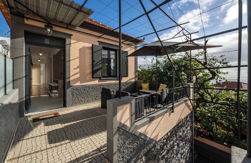 Arco da Calheta House | Casa Maria Bela – 2-Bedroom with Terrace