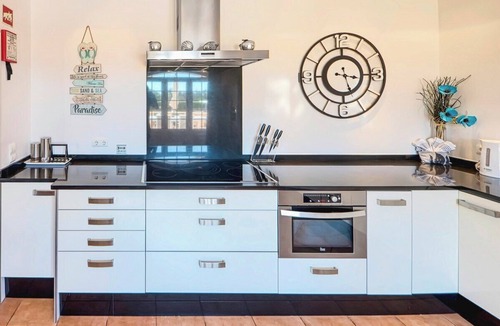 Caramujeira Apartment | Casa Marinha 2 - Lovely 3-bedroom holiday home at Marinha beach