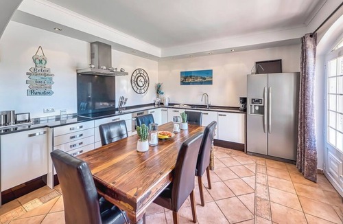 Caramujeira Apartment | Casa Marinha 2 - Lovely 3-bedroom holiday home at Marinha beach
