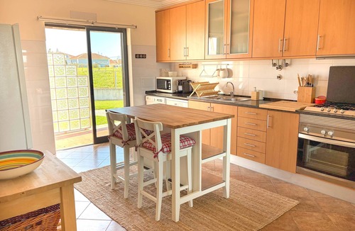 Azoia Apartment | Casa Meco - Near Beach W/Ocean View & Parking