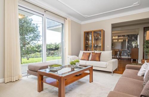 Estreito de Camara de Lobos House | Casa Olimpo by Homie