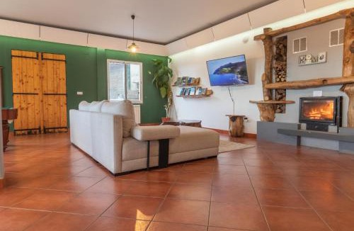 Santana House | Casa Os Manos - Hikers Lodge