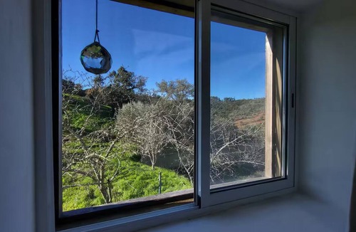 Sao Martinho das Amoreiras Apartment | Casa Aurora- A Restful Home Beneath Starry Skies