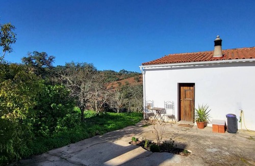 Sao Martinho das Amoreiras Apartment | Casa Aurora- A Restful Home Beneath Starry Skies