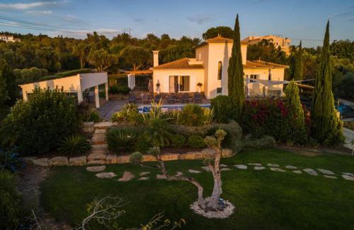 Loule Villa | Casa Rosa: Exclusive Hilltop Estate with Heated Pool & Sea Views