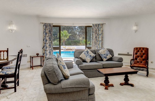 Caramujeira Villa | Casa Ryder, A short walk to Praia da Marinha, one of the most beautiful beaches