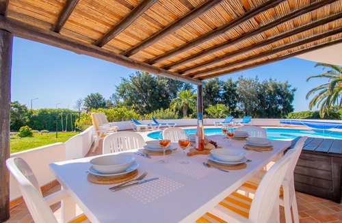 Caramujeira Villa | Casa Ryder - Short walk from Praia da Marinha