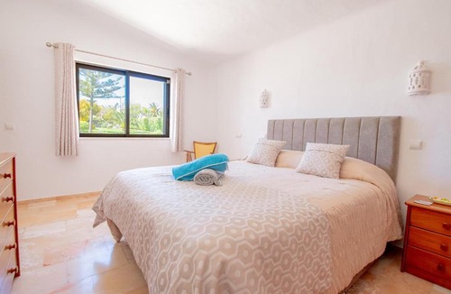 Caramujeira Villa | Casa Ryder - Short walk from Praia da Marinha