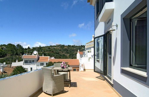 Salema Apartment | Casa Sereia Praia, Chic sea view holiday apartment