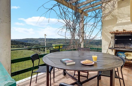 Mafra House | Casa Serra e Mar with pool, garden and Wi-Fi