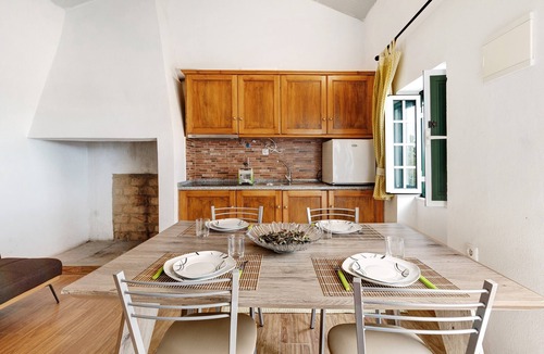 Palmela Cottage | Casa Syrah – with Private Jacuzzi, Lounge, and Shared Pool