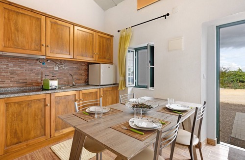 Palmela Cottage | Casa Syrah – with Private Jacuzzi, Lounge, and Shared Pool