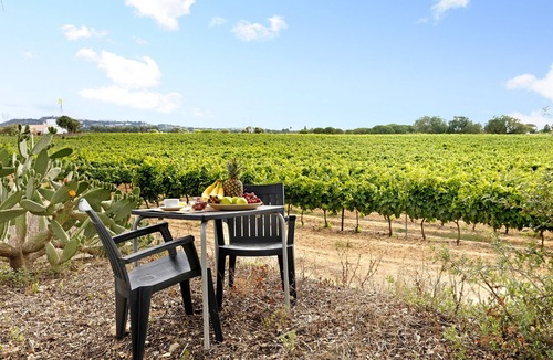 Palmela Cottage | Casa Syrah – with Private Jacuzzi, Lounge, and Shared Pool