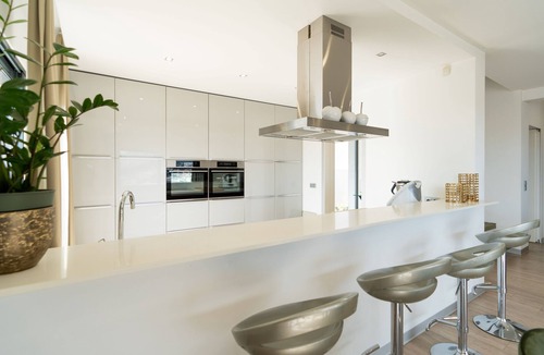 Santo Antonio Villa | Casa Térrea T3 com Jardim e Vista Mar/Montanha – Ideal para Famílias ou Casais