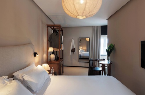 Sao Cristovao e Sao Lourenco Hotel | Casa Teva Lisboa by chic&basic