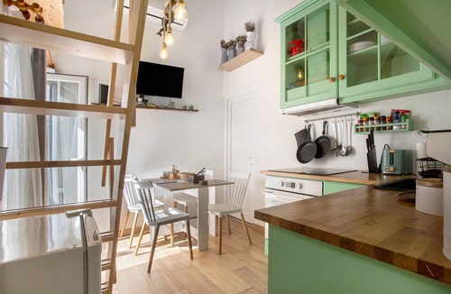 Cartaxo Villa | 'Casa Valada My Land' with Shared Pool, Wi-Fi and Air Conditioning