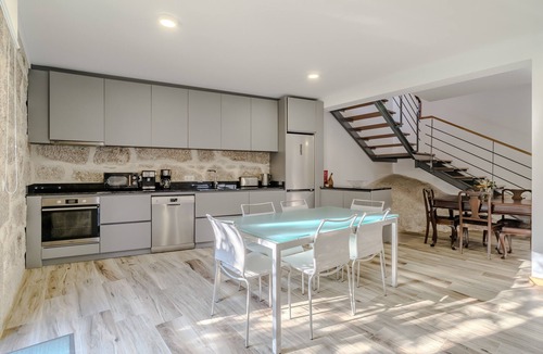 Vieira do Minho House | Casa Vilarinha Gerês: Holiday Home with Balcony and Wi-Fi