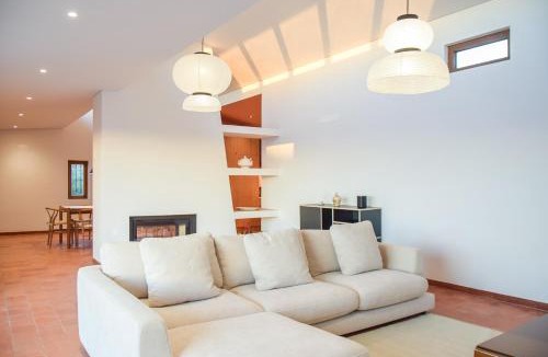 Almoinha House | Casa Vista Verde by LovelyStay