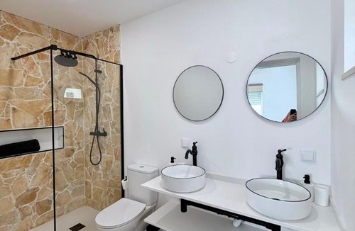 Santo Estevao House | Casa Yolanda