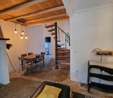 Canha House | Casas e Glamping Quinta da Saudade