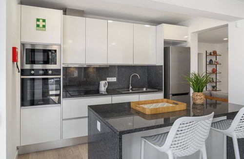 Santa Maria Maior House | Casinha Azul – 2 Bedroom with Sea View in Funchal