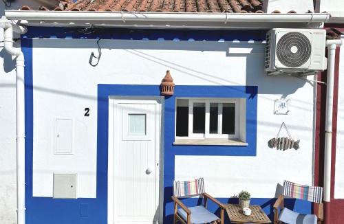 Alfarim House | Casinha Azul near Meco Beach