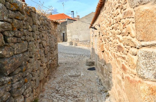 Almeida House | "Casinha Das Portas" - A Medieval Village Retreat