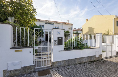 Olivais Apartment | Cave for 3 people 5 min from Lisbon Airport