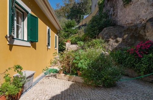 Sintra Apartment | Cazal da Saúde Suite with Pool by LovelyStay