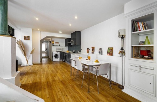 Santos Apartment | Central 1-Bedroom Loft perfect to Explore Lisbon