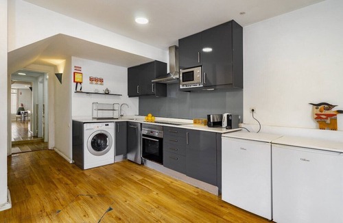 Santos Apartment | Central 1-Bedroom Loft perfect to Explore Lisbon